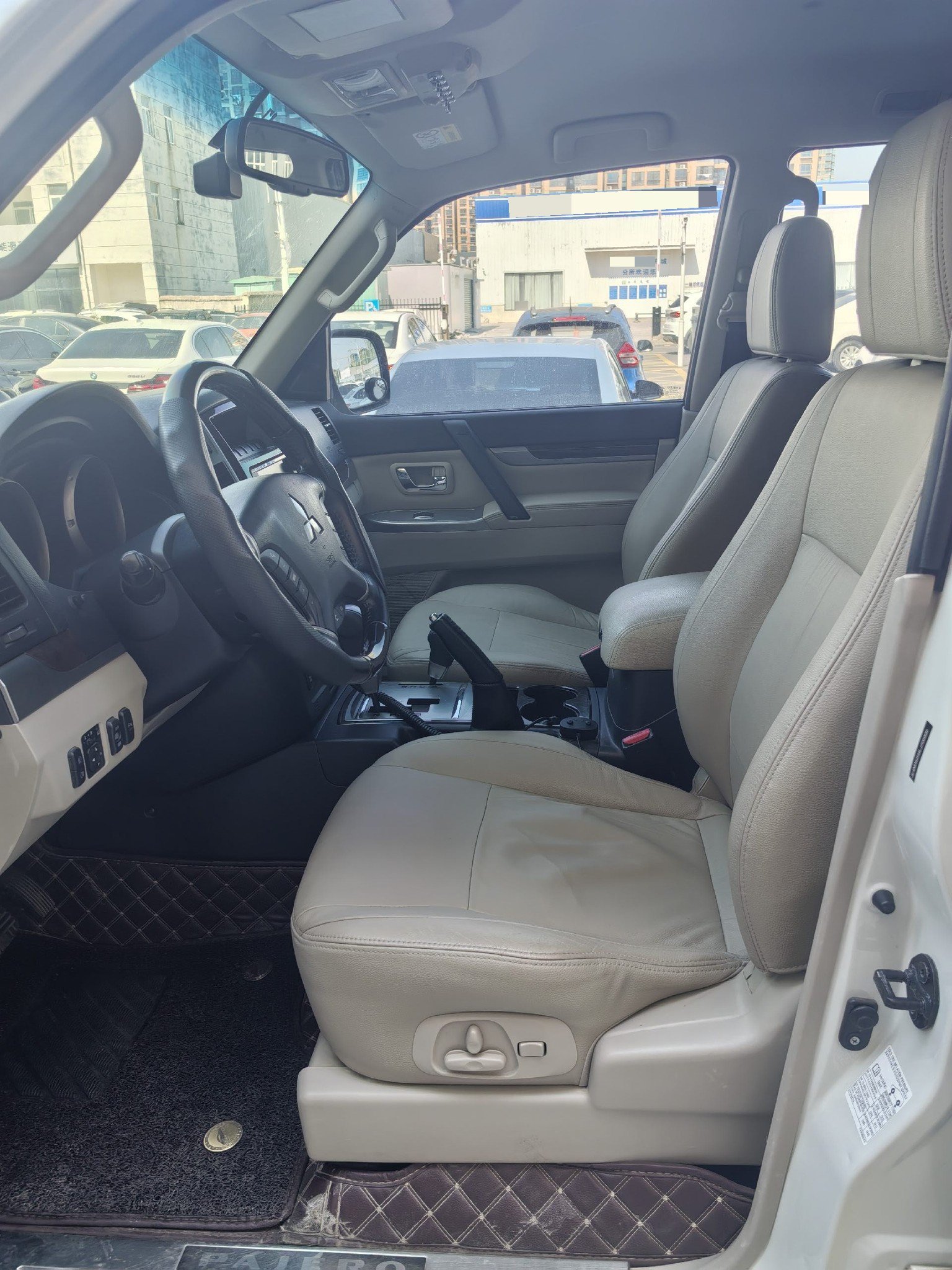 Mitsubishi Pajero 2017 3.8 Middle East Version
