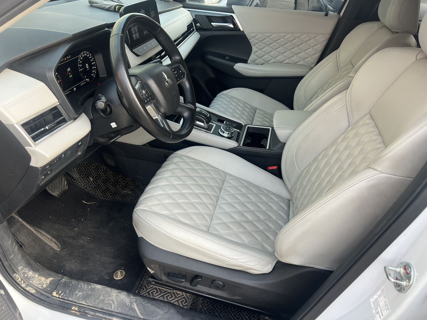 Mitsubishi Outlander 2023 48V 1.5T CVT AWD Premium 5-Seater