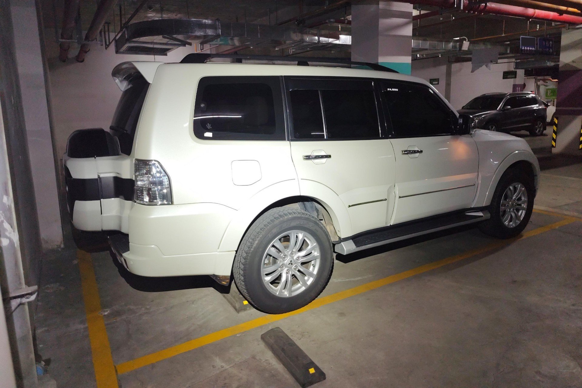 Mitsubishi Pajero 2017 3.8 Middle East Version