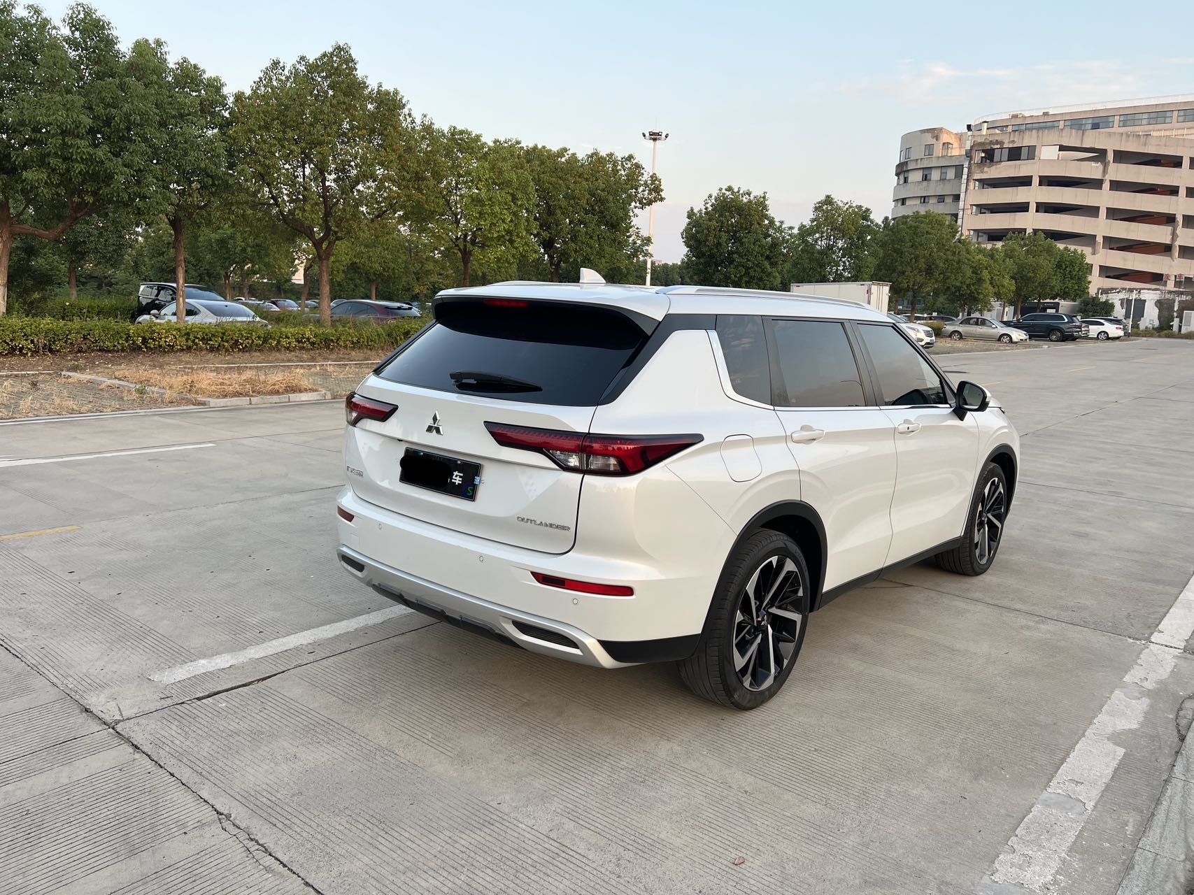 Mitsubishi Outlander 2023 48V 1.5T CVT AWD Premium 5-Seater
