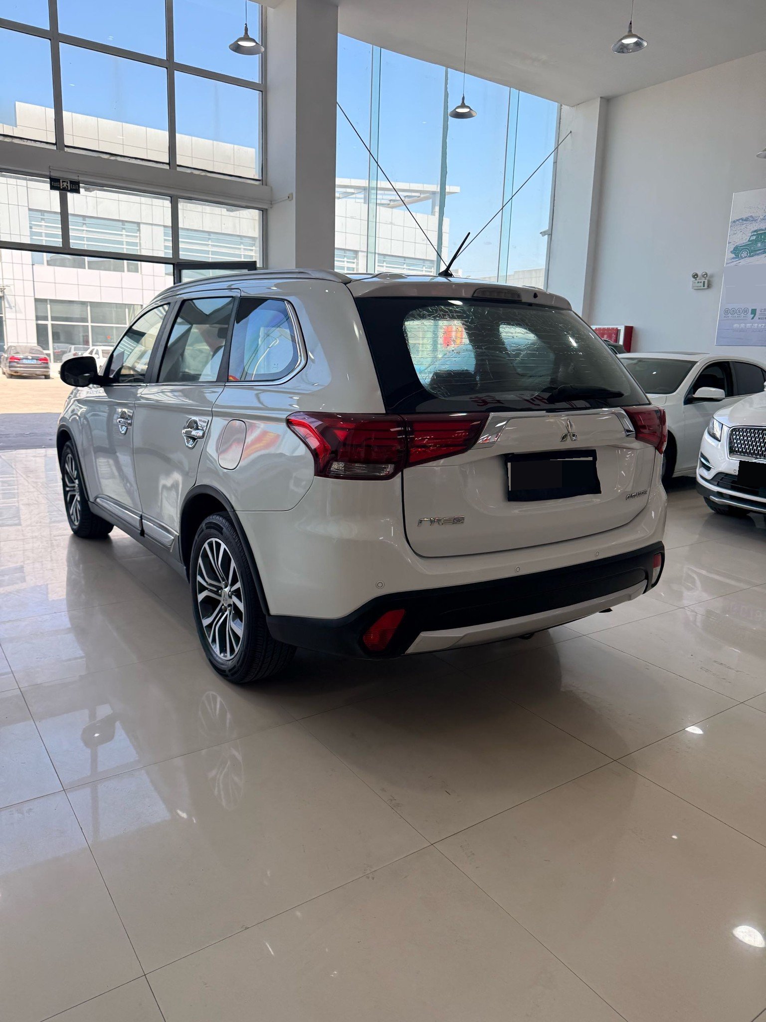 Mitsubishi 2016 Outlander 2.4 CVT AWD Luxury 7-Seater