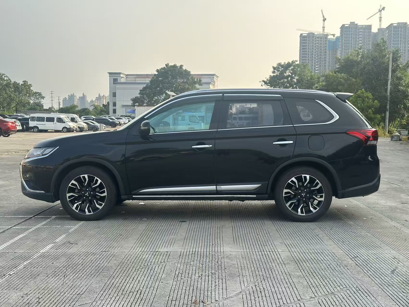 Mitsubishi Outlander 2019 2.4 CVT 4WD 7-Seater