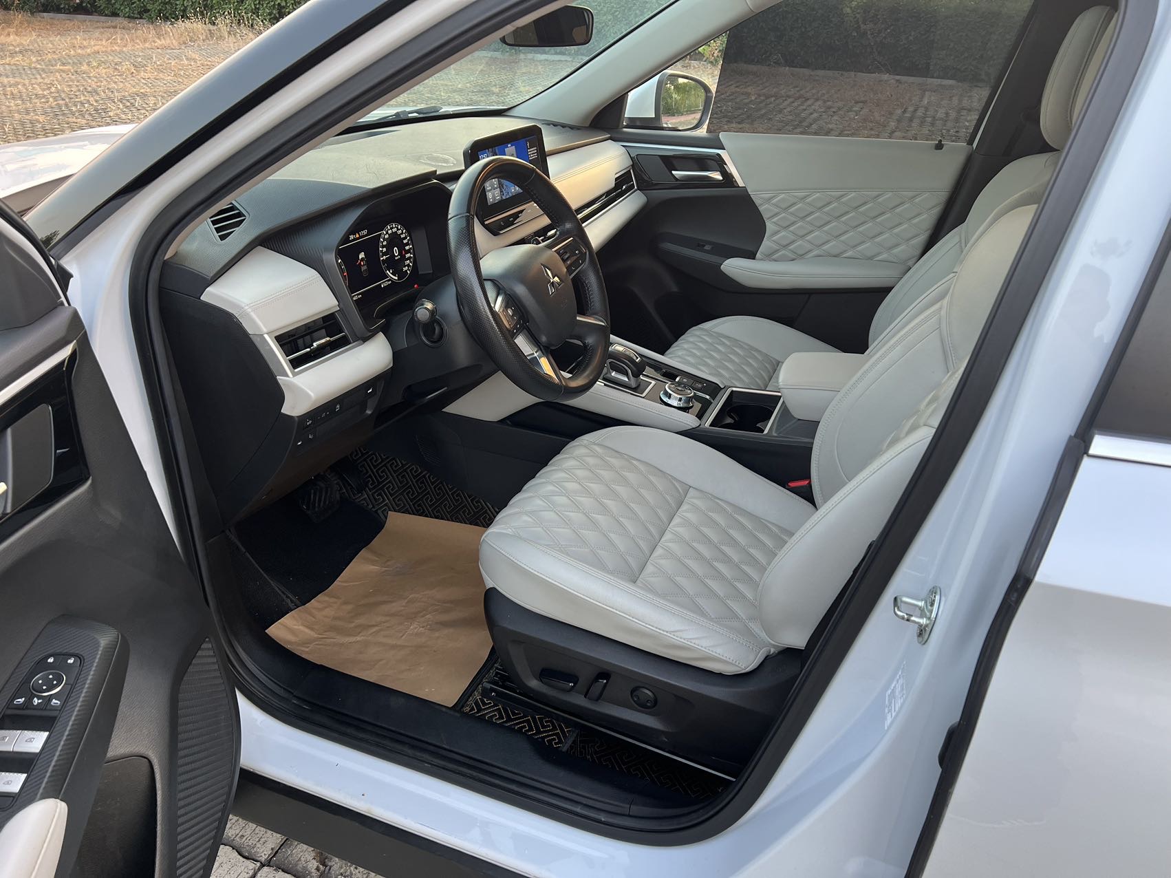 Mitsubishi Outlander 2023 48V 1.5T CVT AWD Premium 5-Seater