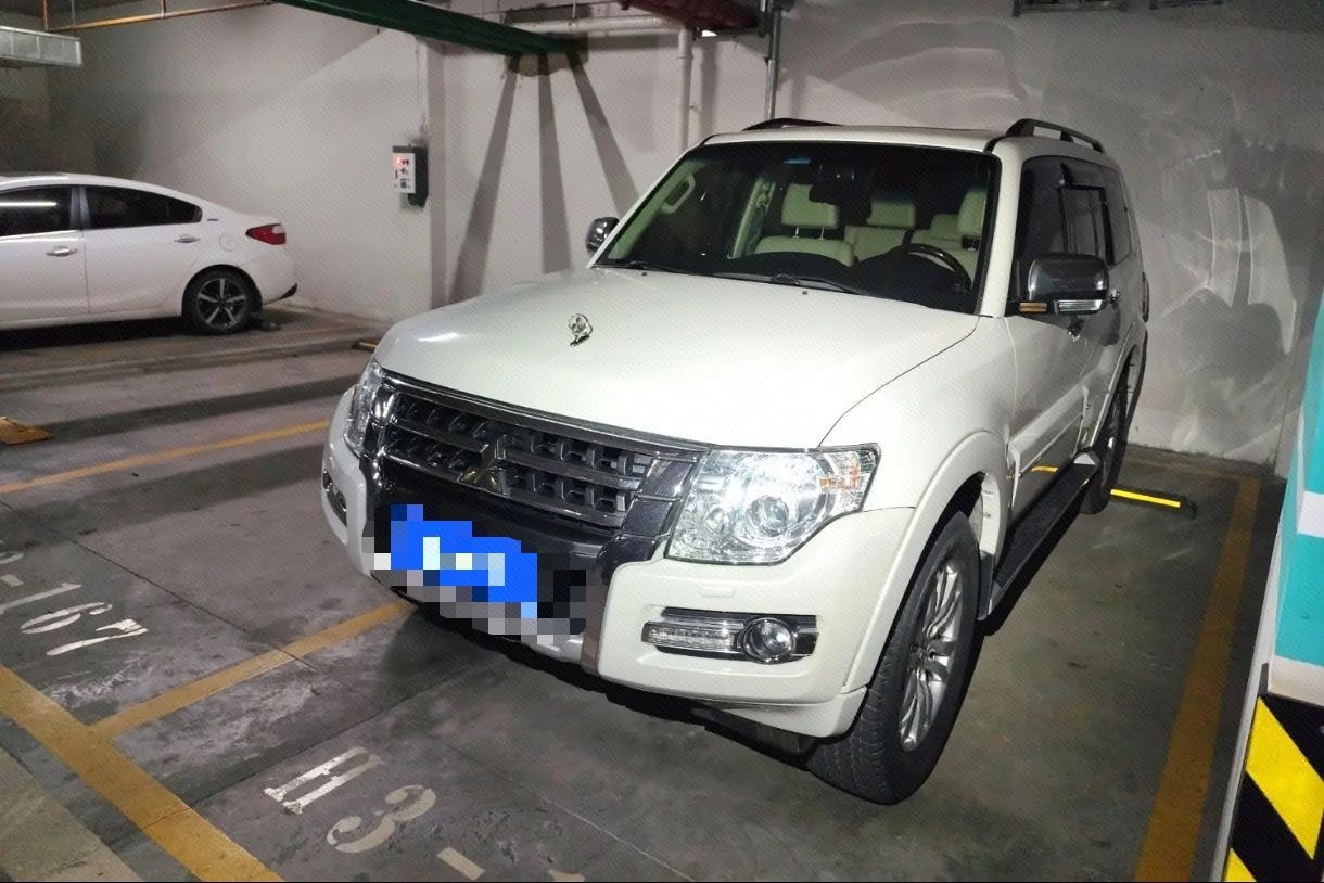 Mitsubishi Pajero 2017 3.8 Middle East Version