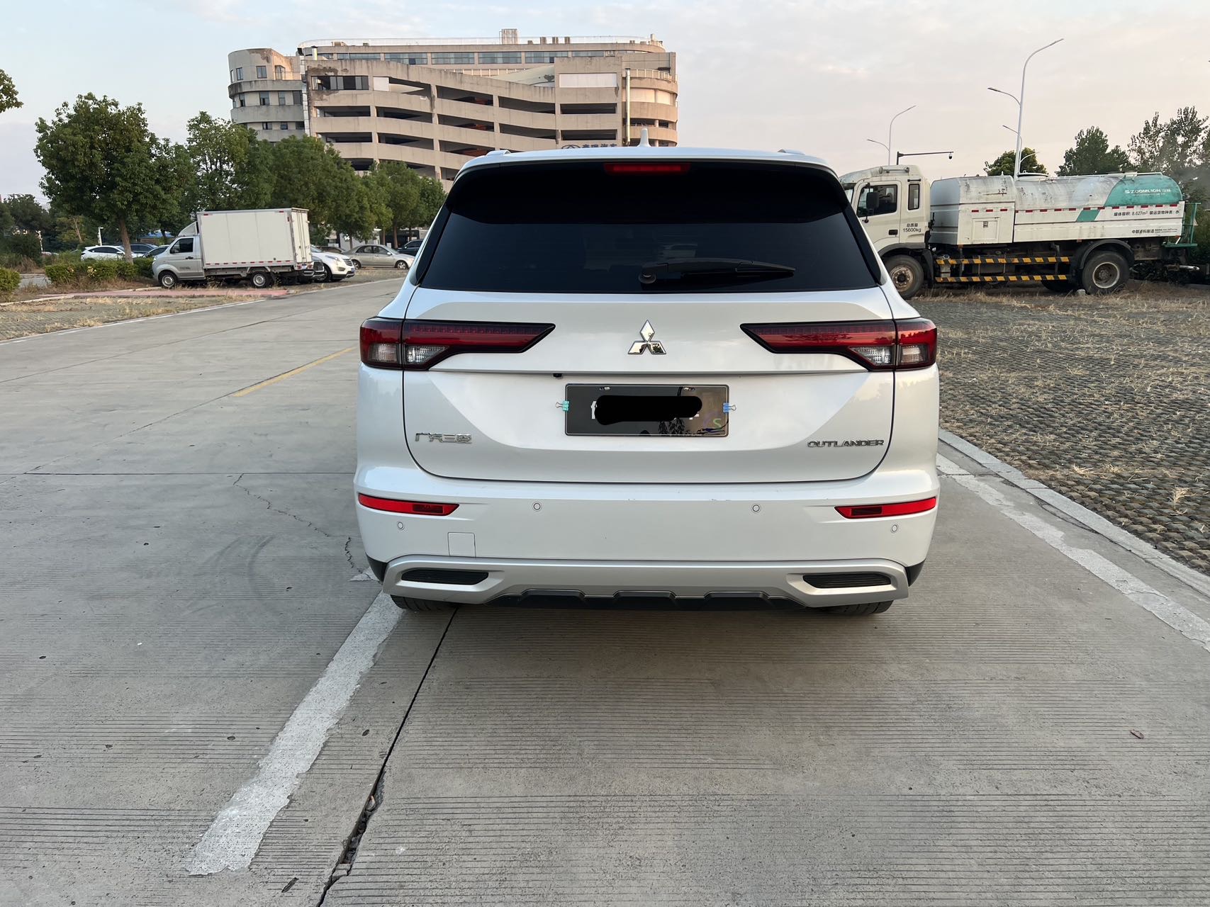 Mitsubishi Outlander 2023 48V 1.5T CVT AWD Premium 5-Seater