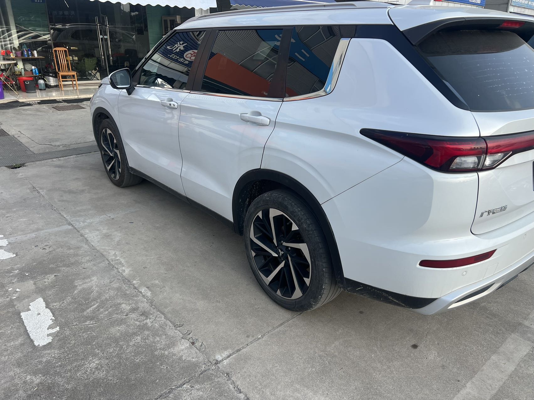 Mitsubishi Outlander 2023 48V 1.5T CVT AWD Premium 5-Seater
