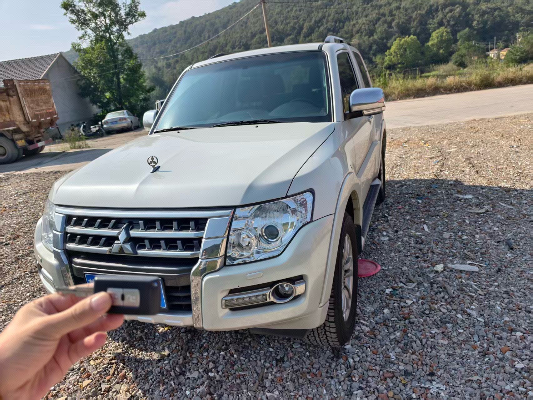 Mitsubishi Pajero 2018 Pajero 3.8 GLS Sunroof Dual Differential Lock