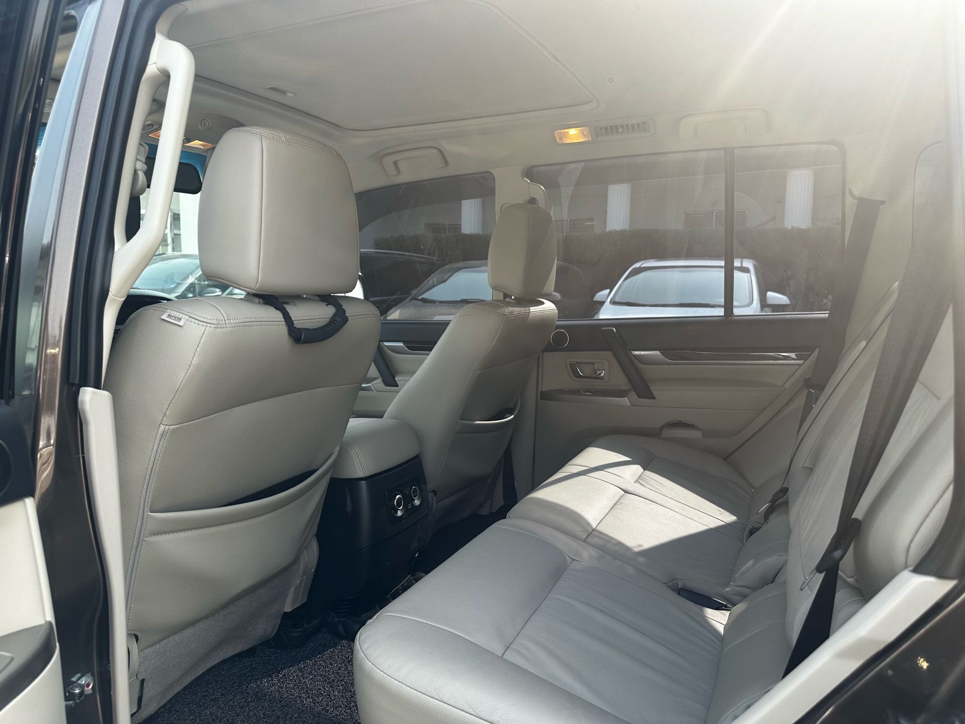 Mitsubishi Pajero 2017 3.8 Middle East Version