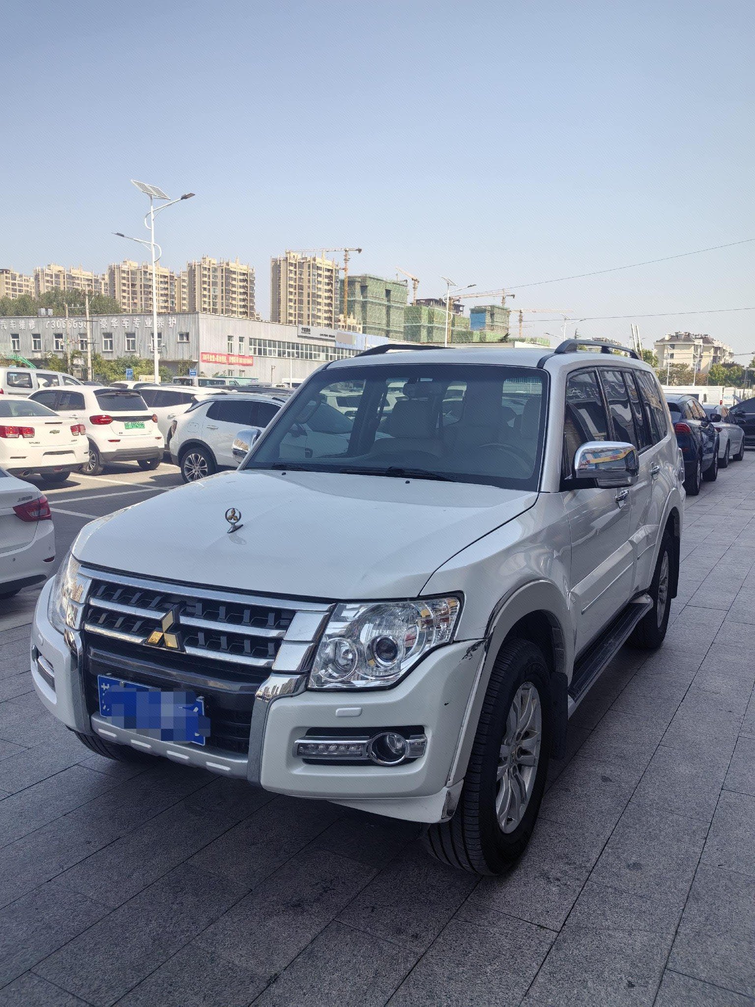 Mitsubishi Pajero 2017 3.8 Middle East Version