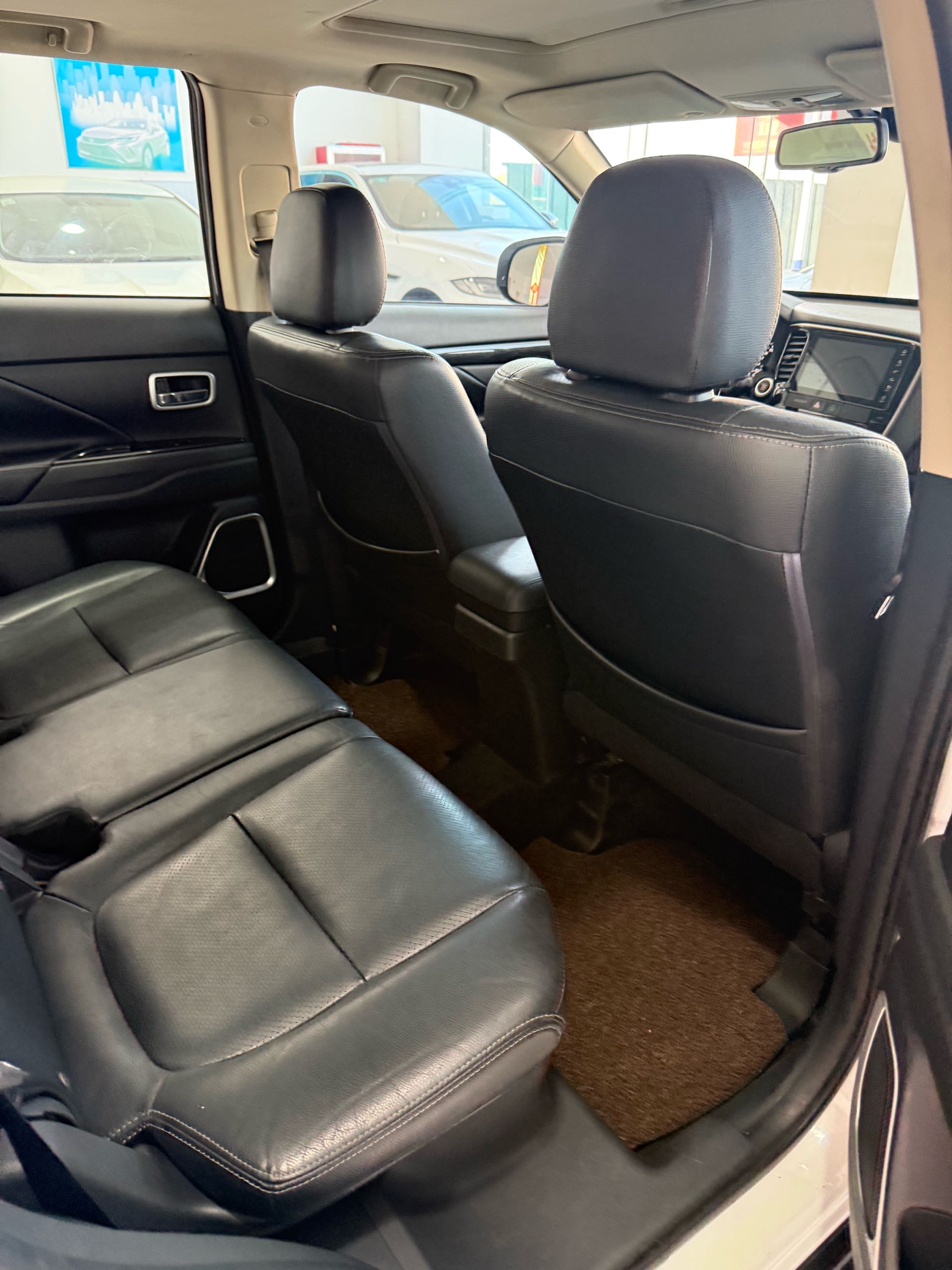 Mitsubishi 2016 Outlander 2.4 CVT AWD Luxury 7-Seater