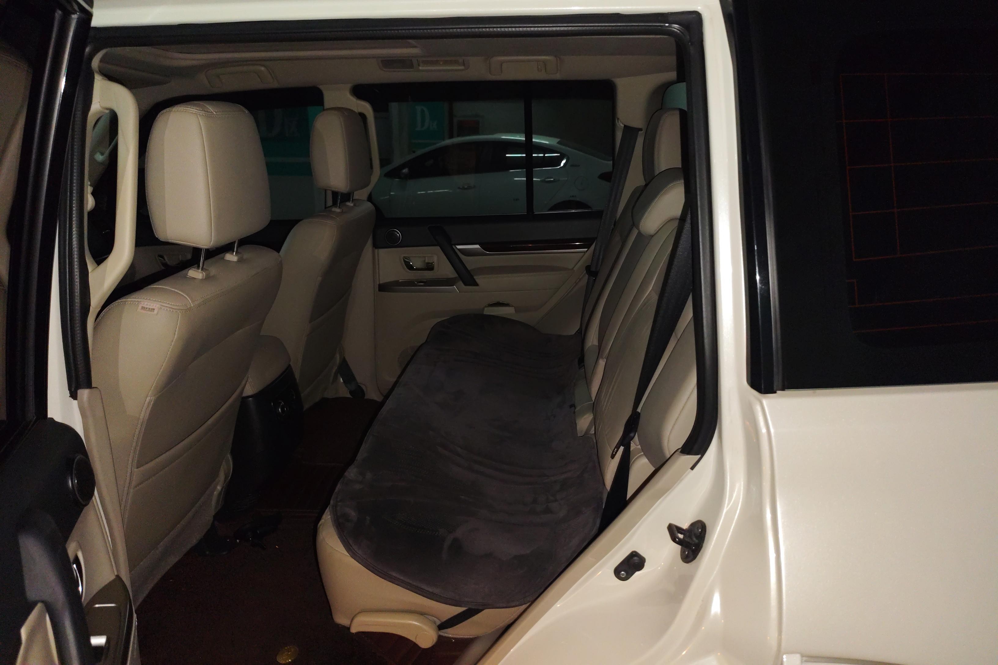 Mitsubishi Pajero 2017 3.8 Middle East Version