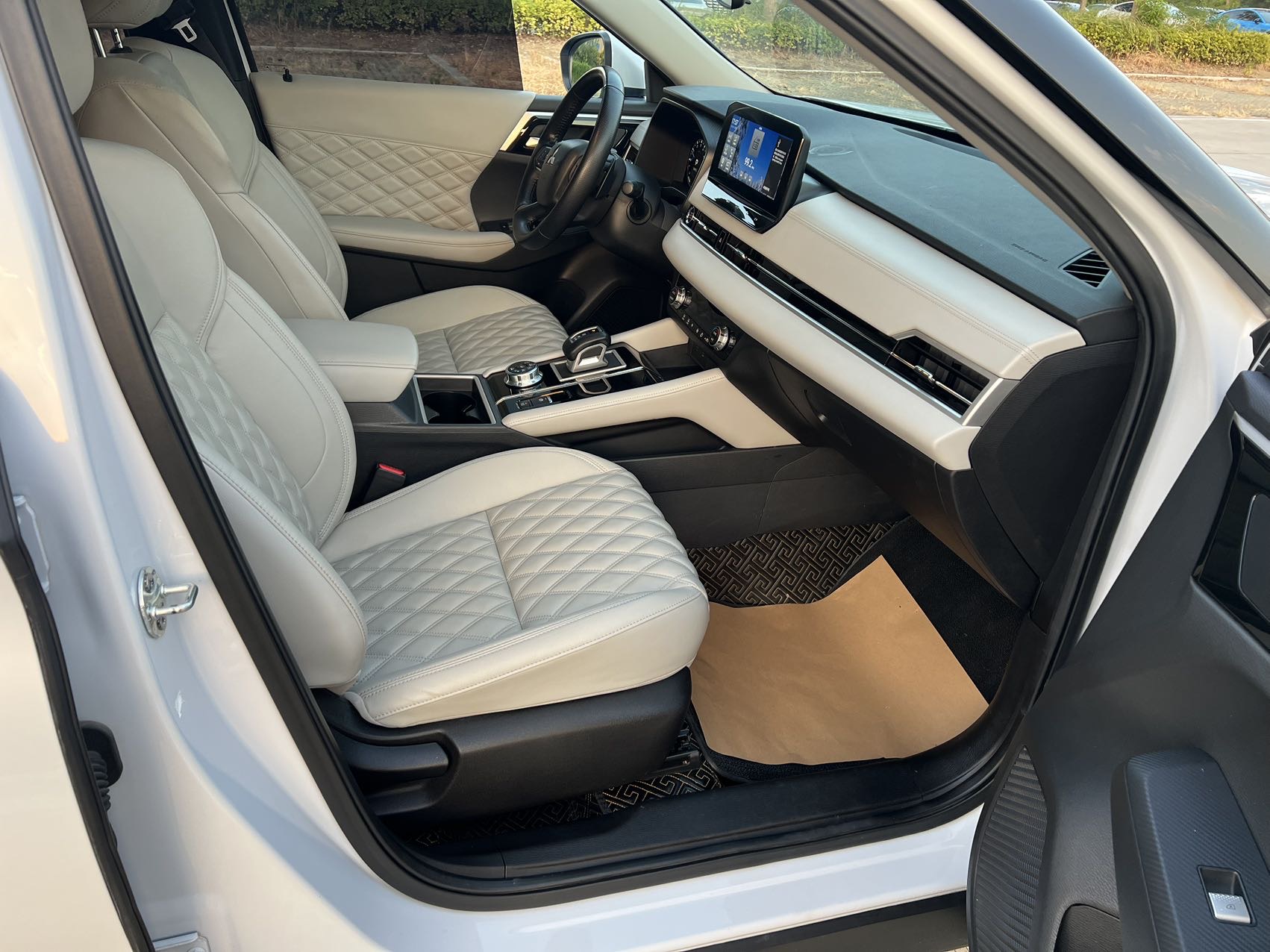 Mitsubishi Outlander 2023 48V 1.5T CVT AWD Premium 5-Seater