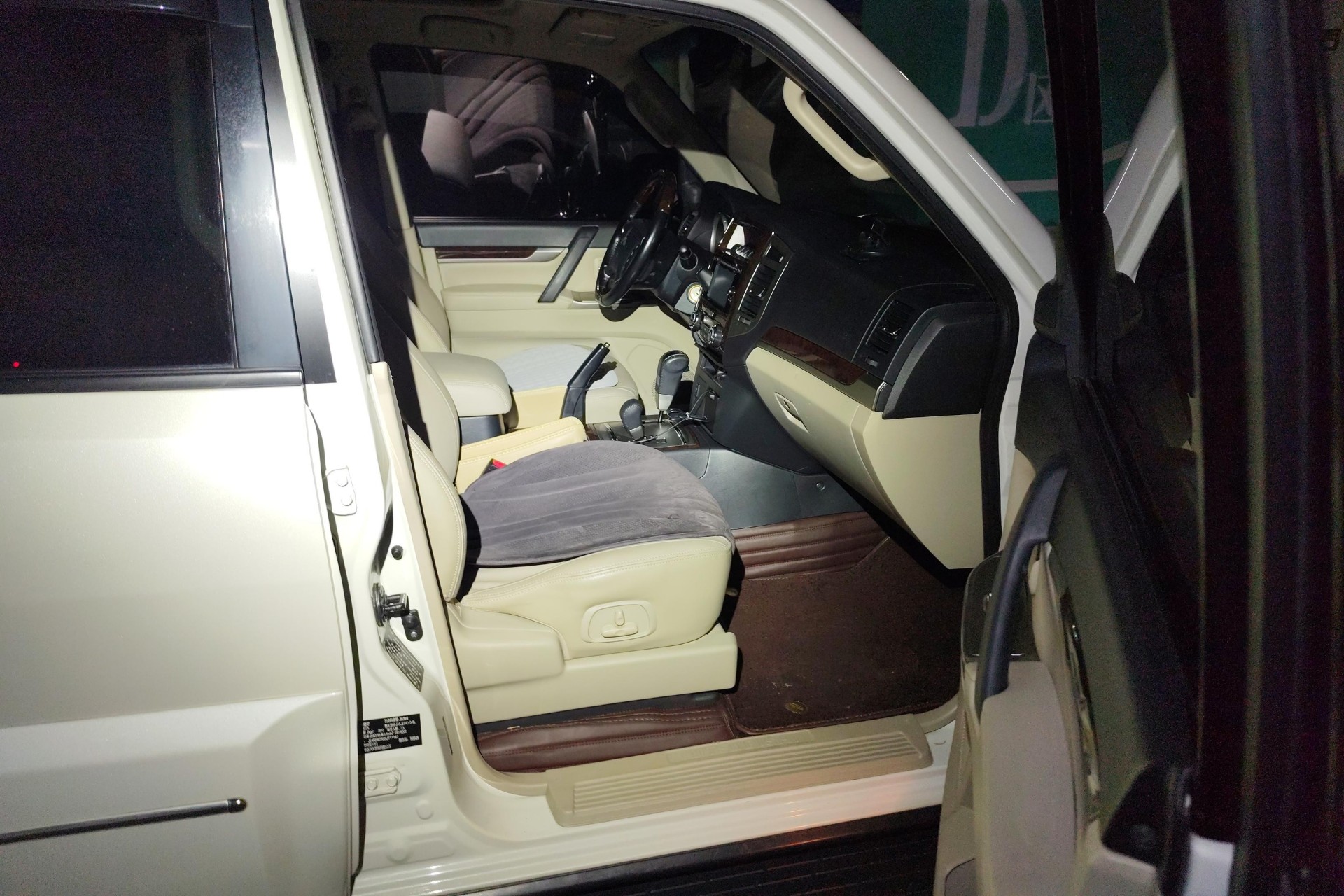 Mitsubishi Pajero 2017 3.8 Middle East Version
