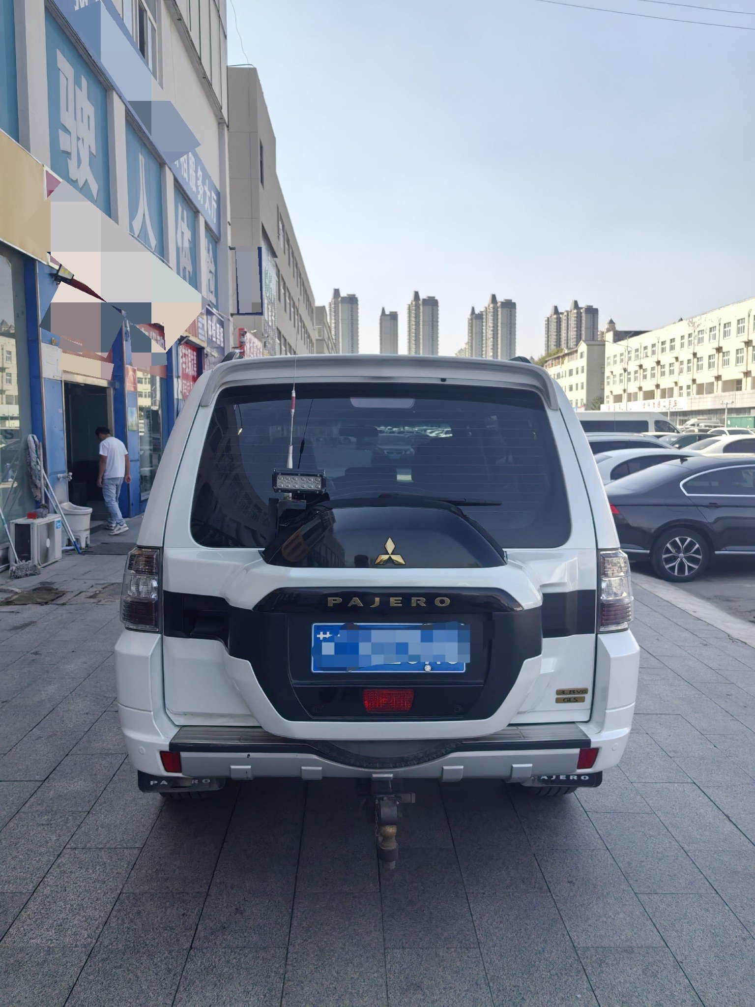 Mitsubishi Pajero 2017 3.8 Middle East Version