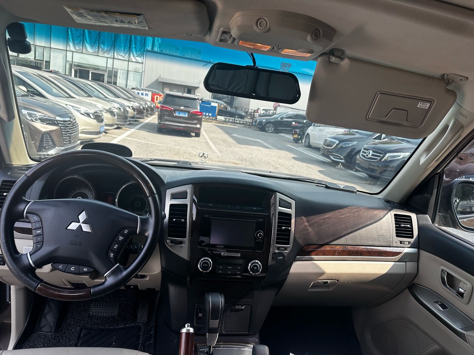 Mitsubishi Pajero 2017 3.8 Middle East Version