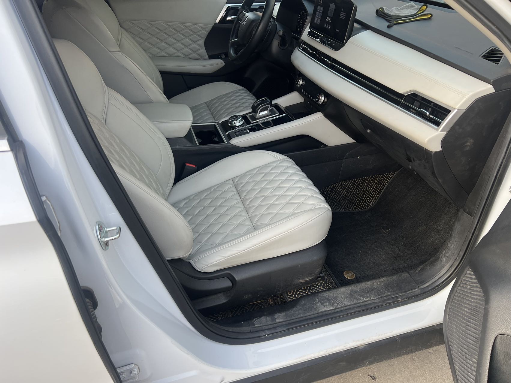 Mitsubishi Outlander 2023 48V 1.5T CVT AWD Premium 5-Seater