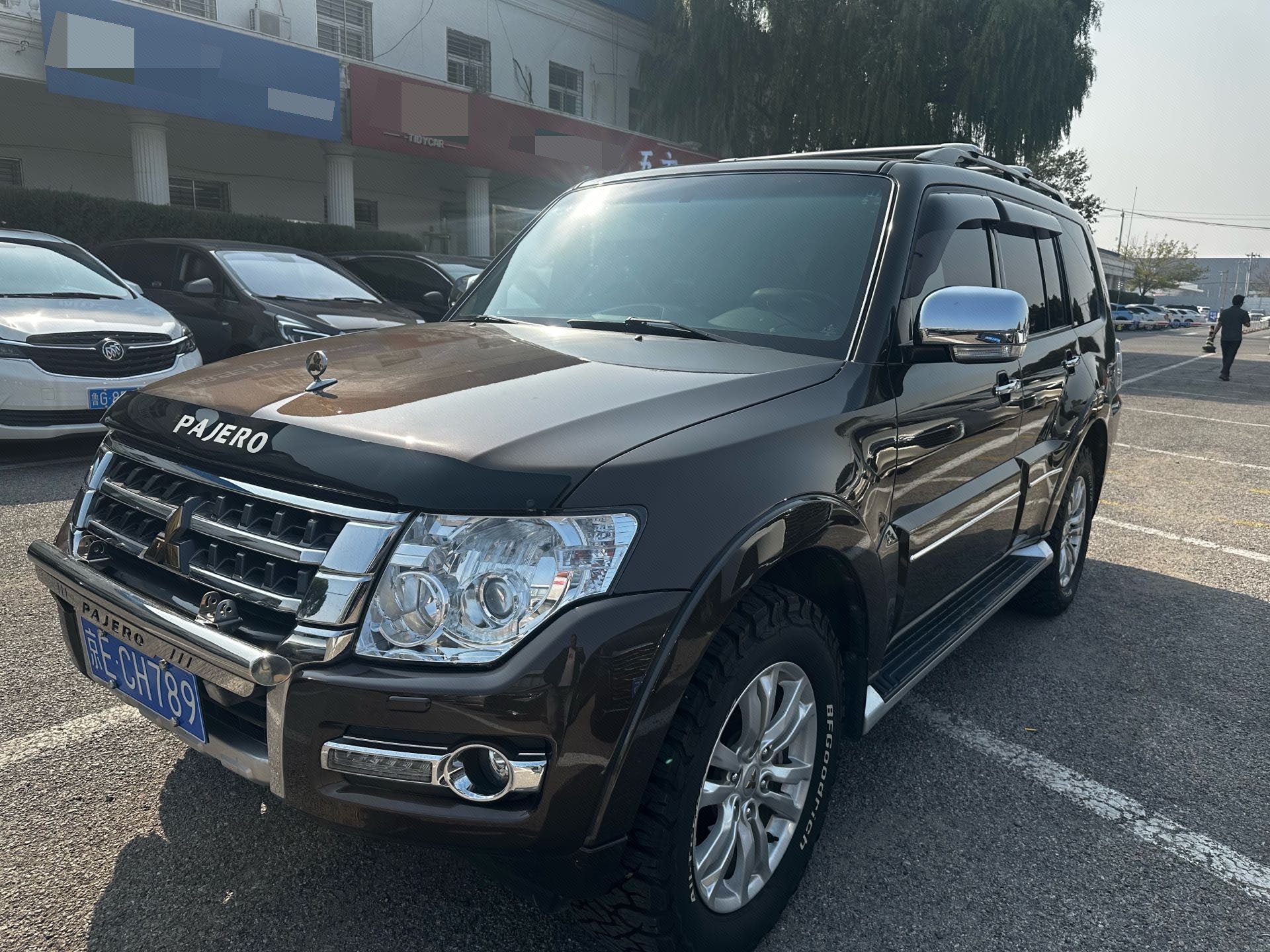 Mitsubishi Pajero 2017 3.8 Middle East Version