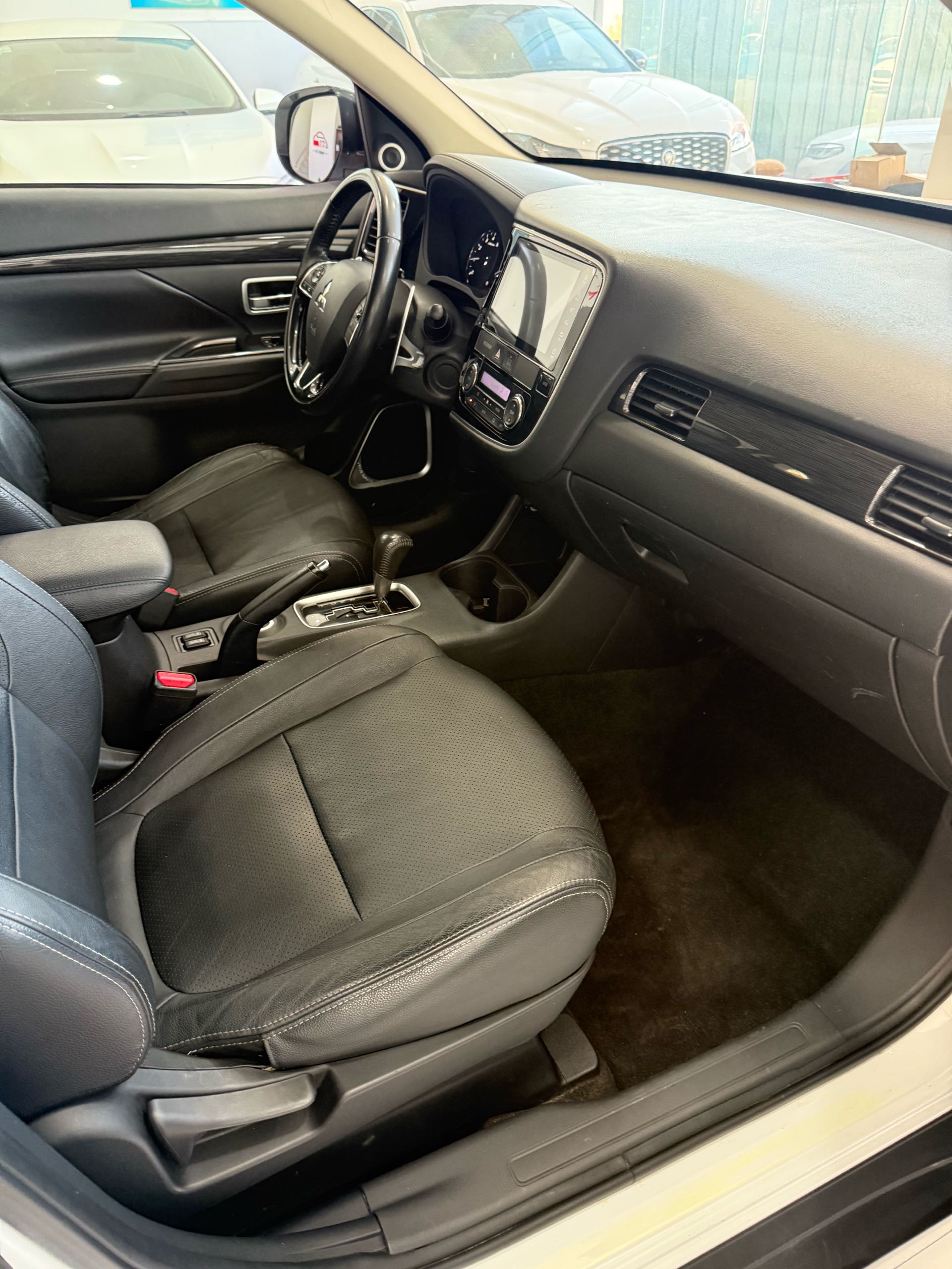 Mitsubishi 2016 Outlander 2.4 CVT AWD Luxury 7-Seater