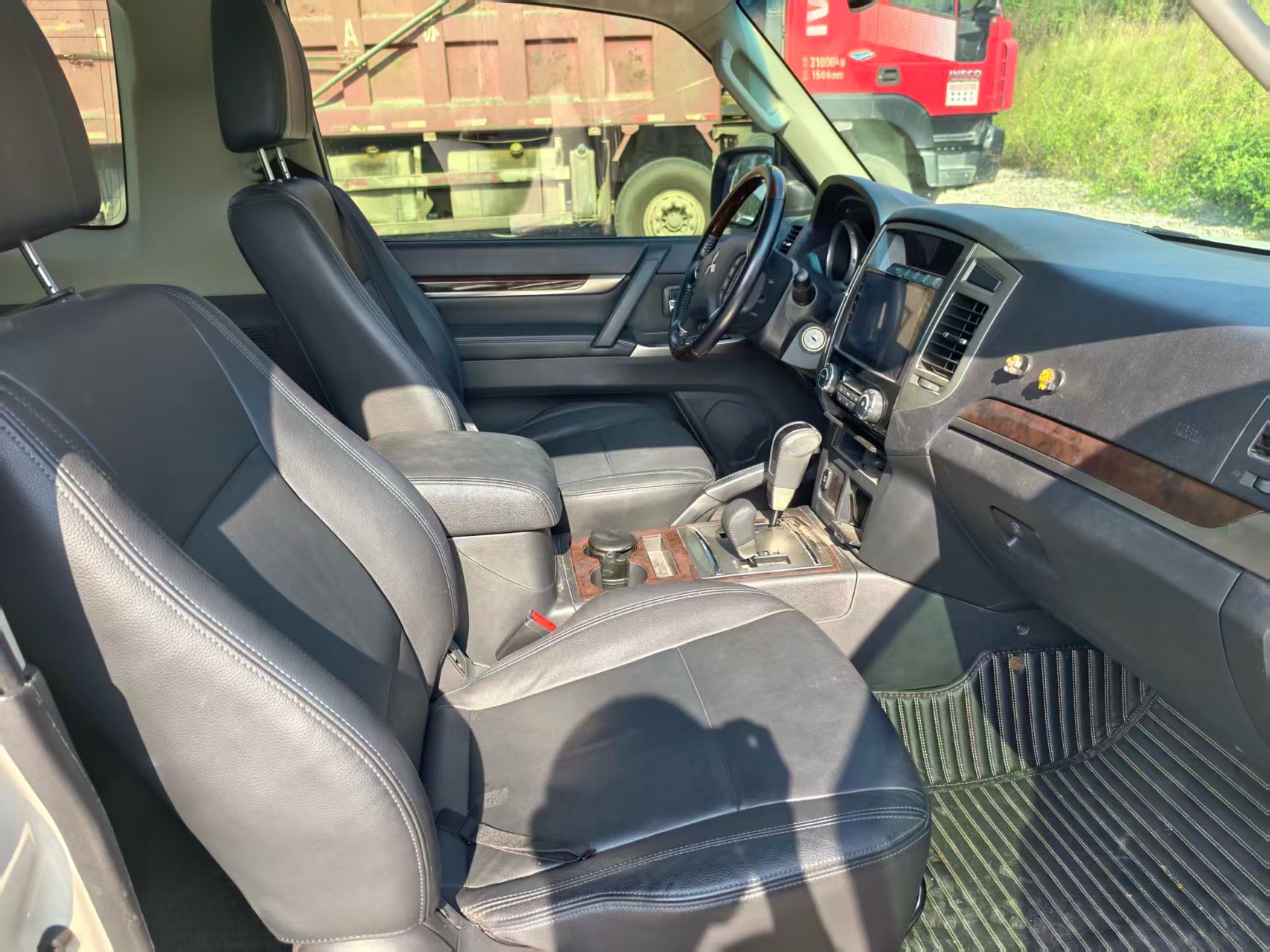 Mitsubishi Pajero 2018 Pajero 3.8 GLS Sunroof Dual Differential Lock