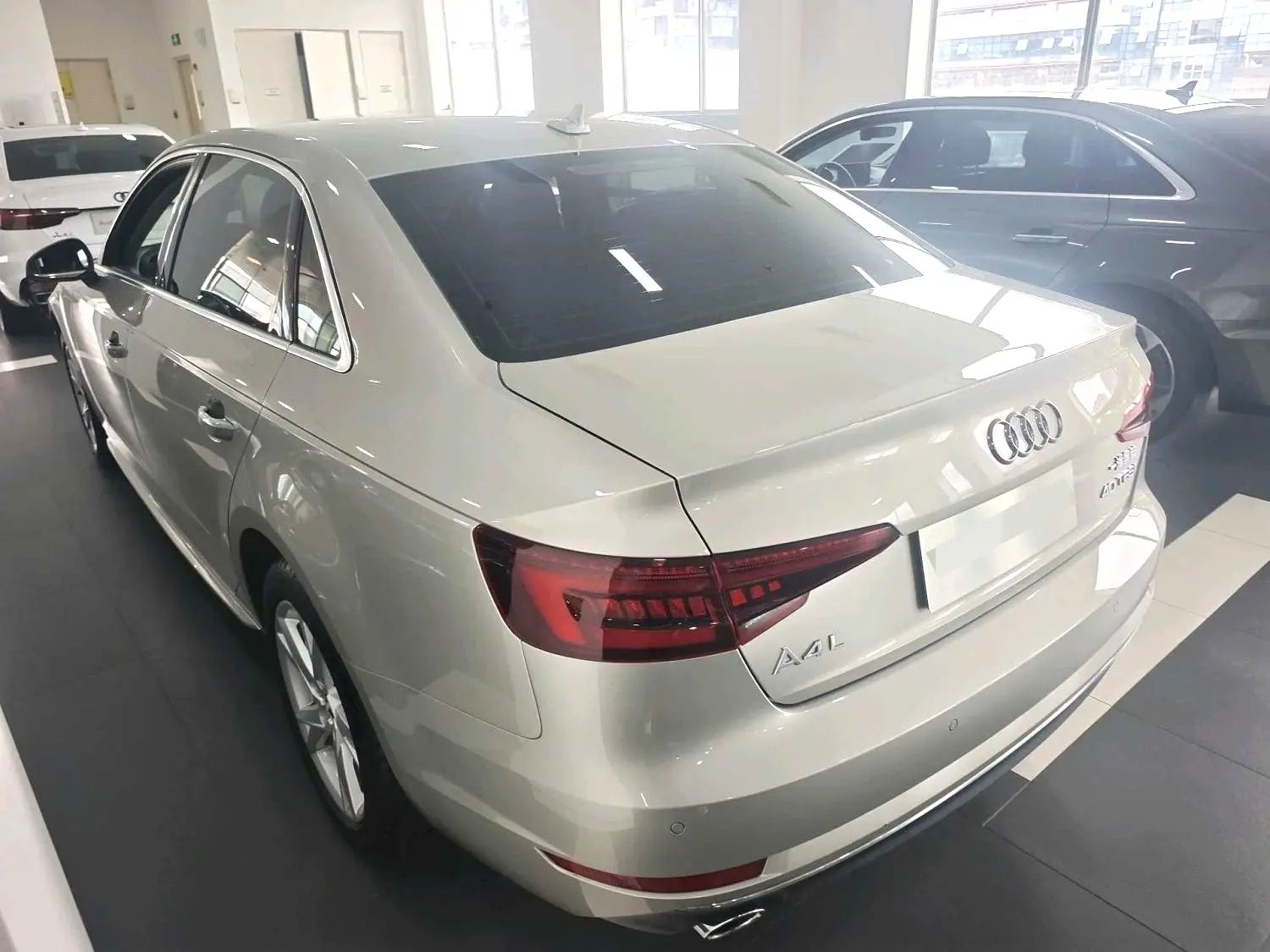 Audi 2018 A4L 2.0TFSI 40TFSI 30th Anniversary Progressiv
