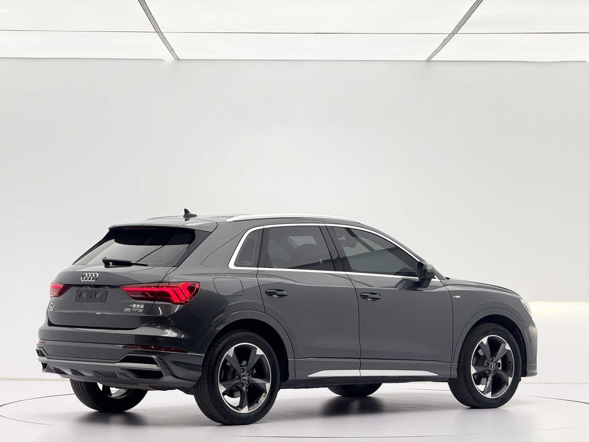 Audi 2022 Q3 35 TFSI