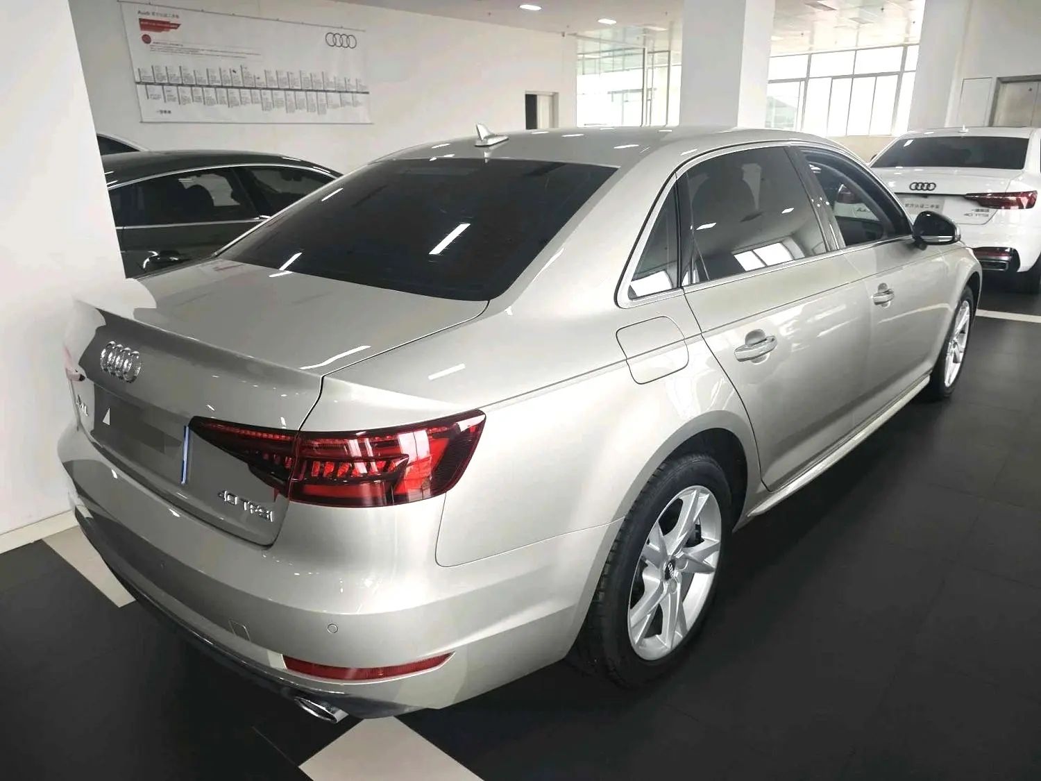 Audi 2018 A4L 2.0TFSI 40TFSI 30th Anniversary Progressiv
