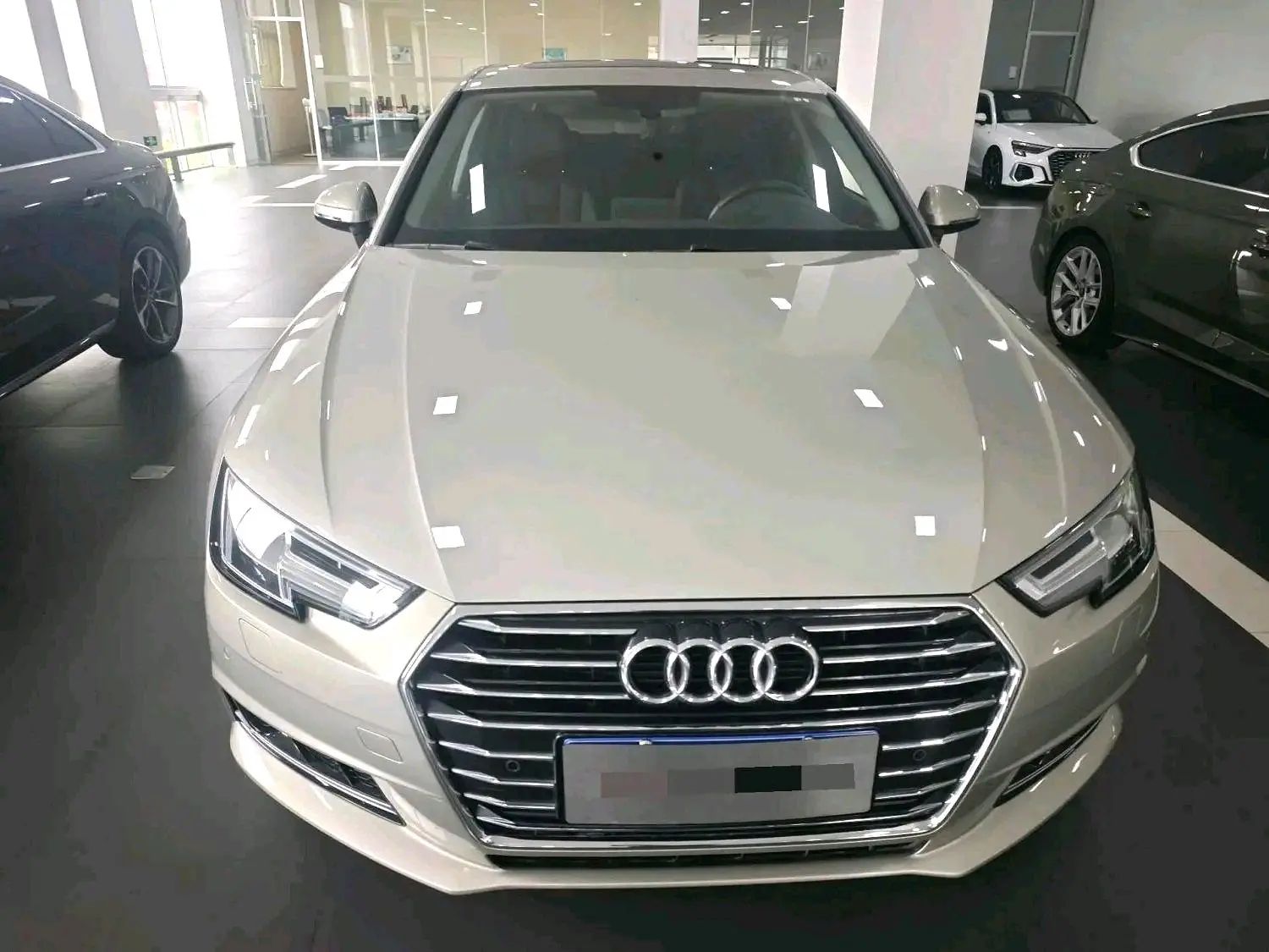 Audi 2018 A4L 2.0TFSI 40TFSI 30th Anniversary Progressiv