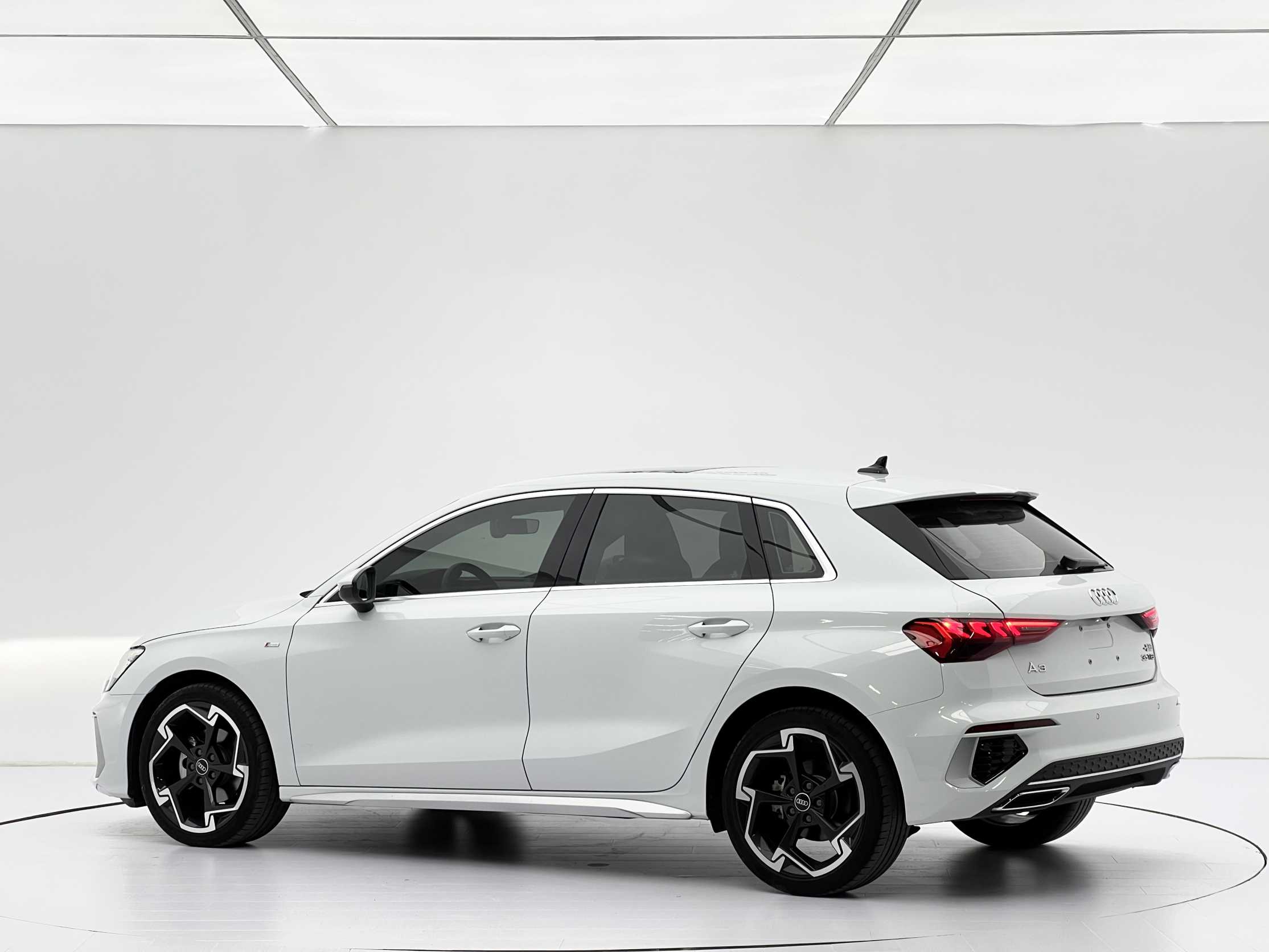 Audi A3 Sportback 2023 35 TFSI 1.4TFSI Luxury Sport Facelift