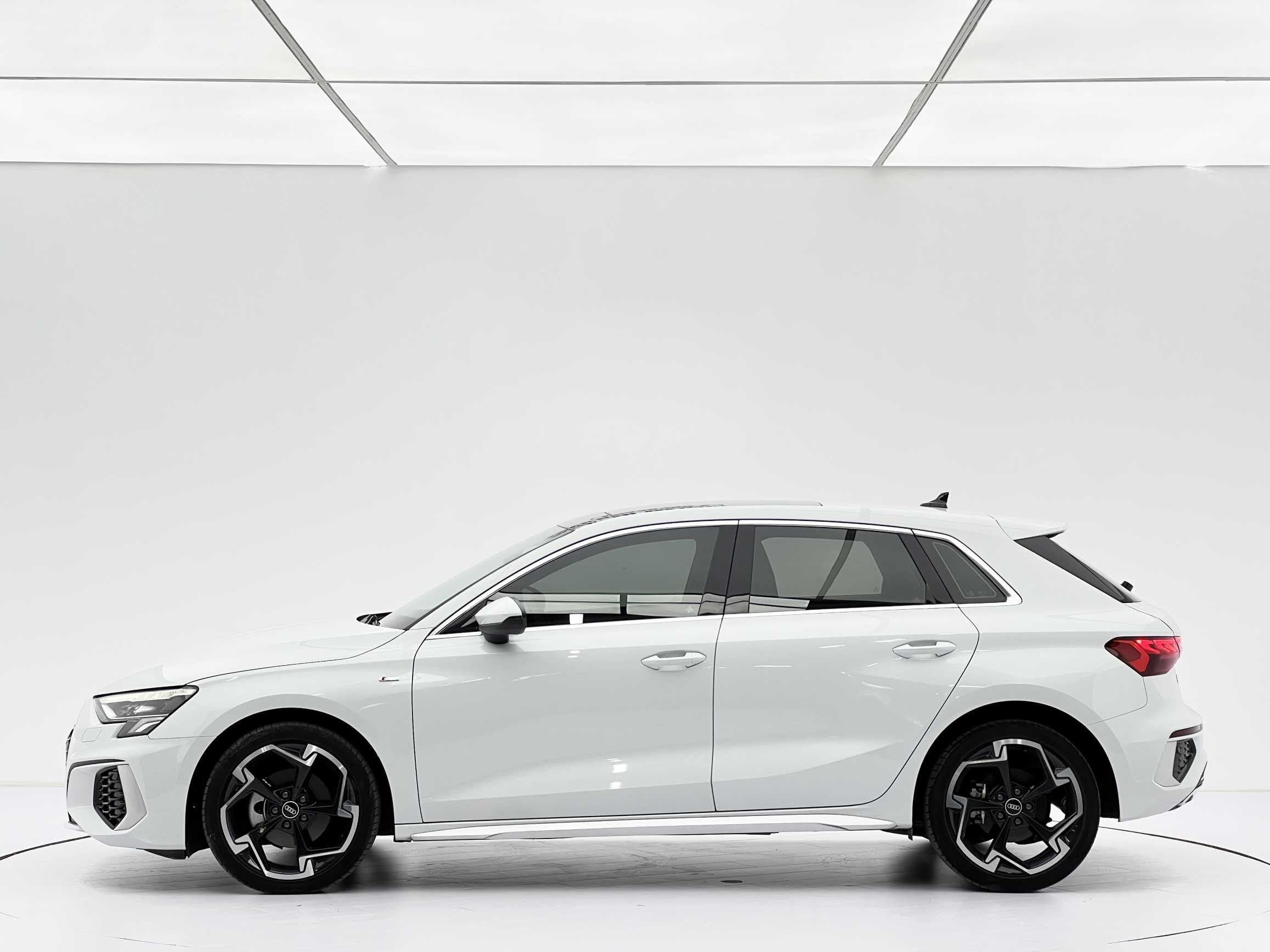 Audi A3 Sportback 2023 35 TFSI 1.4TFSI Luxury Sport Facelift