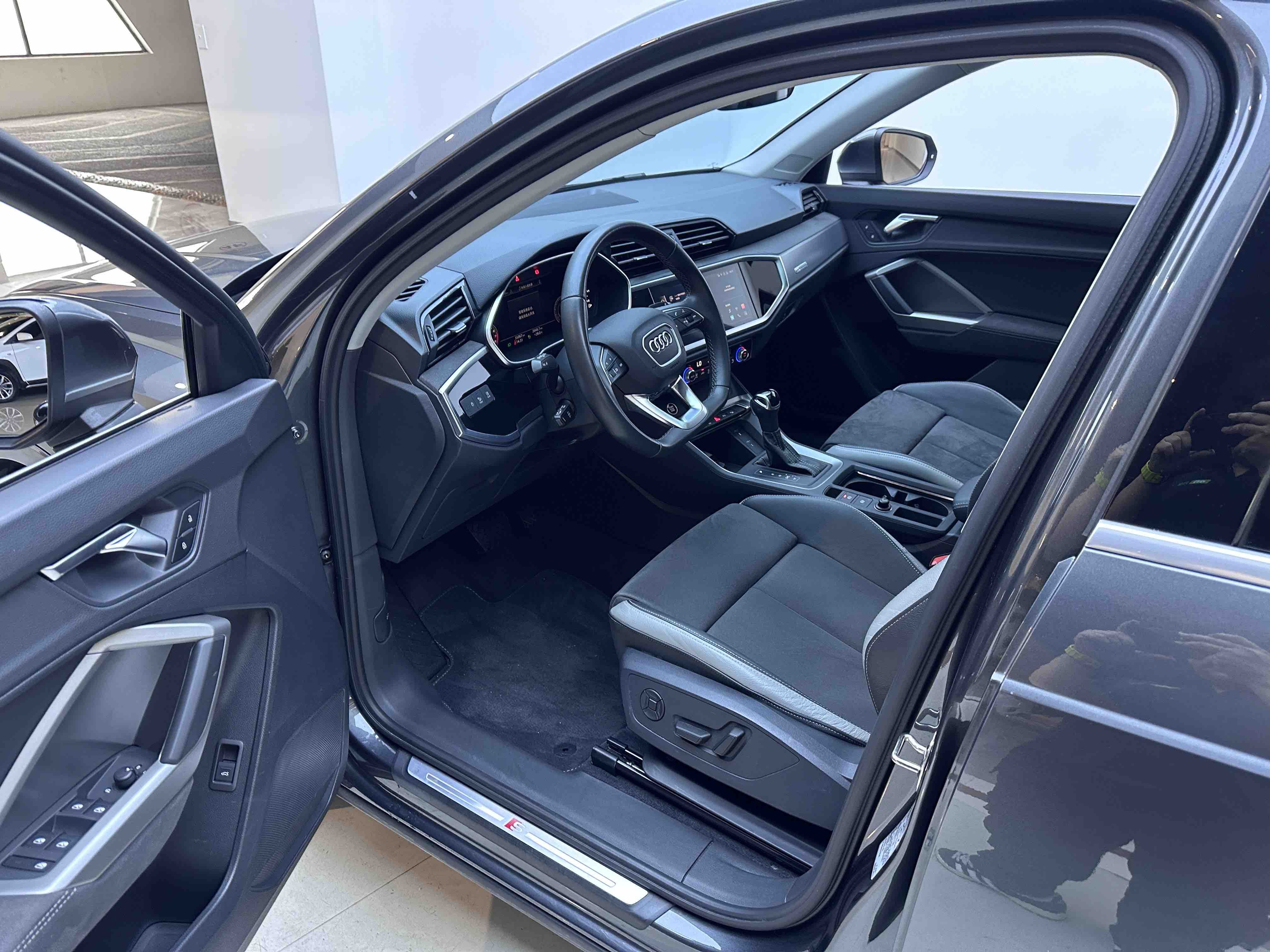 Audi 2022 Q3 35 TFSI