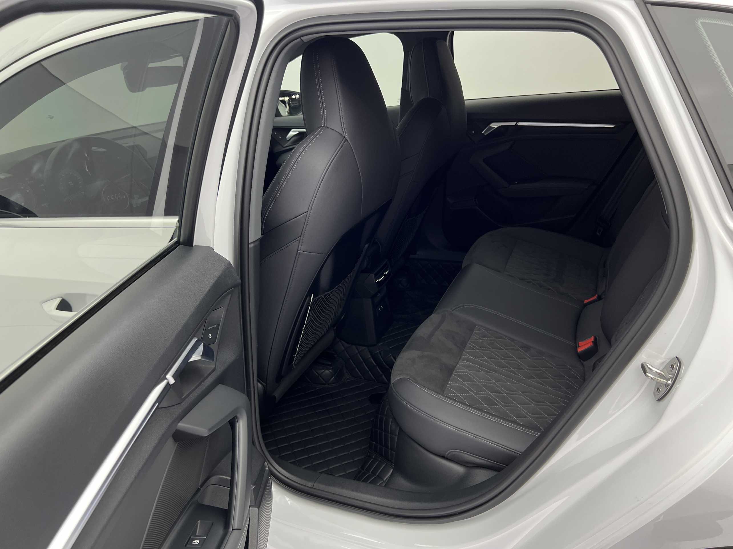 Audi A3 Sportback 2023 35 TFSI 1.4TFSI Luxury Sport Facelift